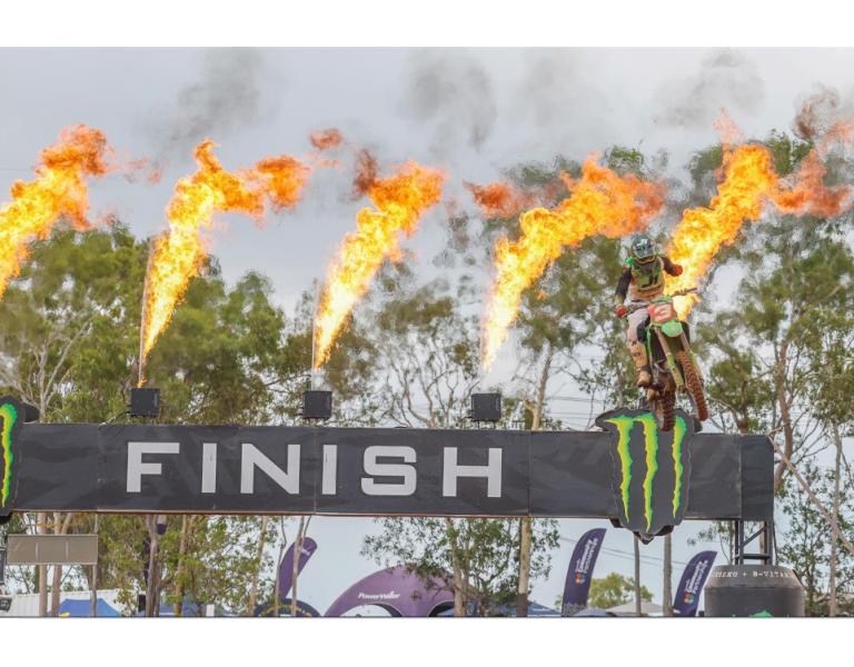 Romain Febvre et Kawasaki champions du monde MXGP 2025