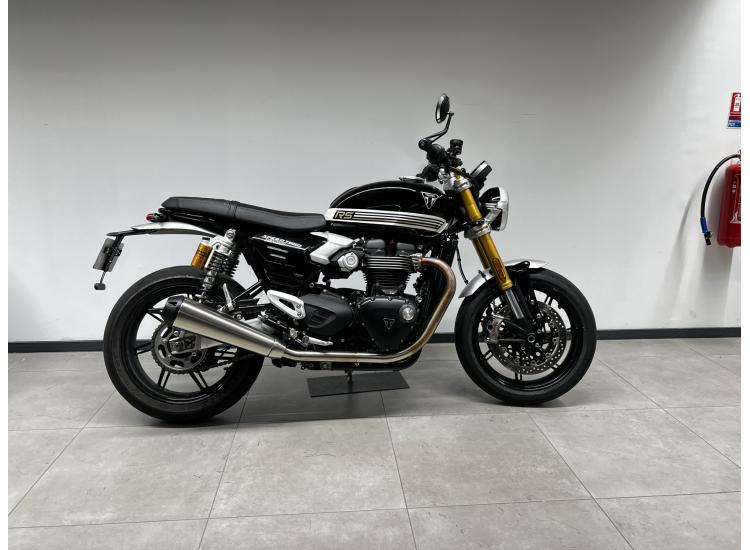 TRIUMPH SPEED TWIN 1200 rs /2025 / 990km