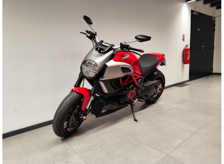 DUCATI DIAVEL 1200 RED / 2012 / 25.758 KM